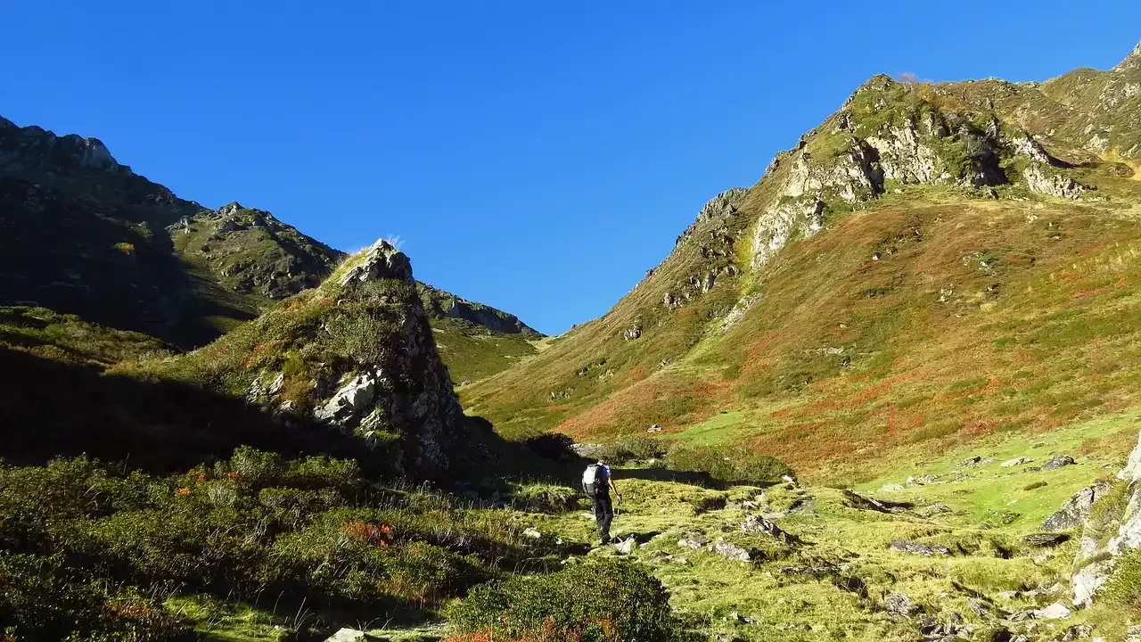 Hiking is a Healthy Outdoor Hobby